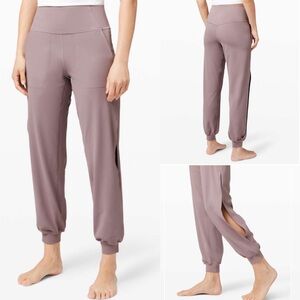 Lululemon Align Jogger 28" *Vent
Violet Verbena! EUC